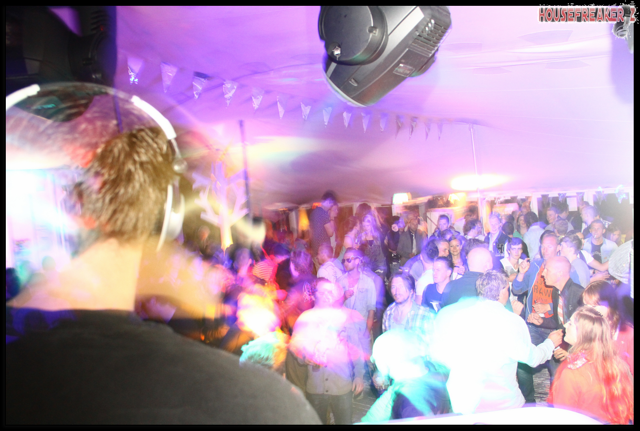 1321x889 pixels (1.222K)